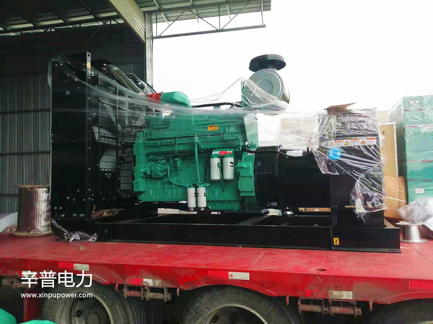 南宁交机一台550KW康明斯柴油发电机组——用于水泥厂